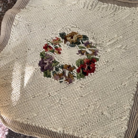 Preworked Handmade Needlepoint Roses Floral Wreath Cream Completed Finished - Picture 5 of 8